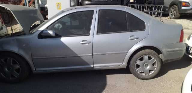 Volkswagen Bora Çıkma Yedek Gri Sol Ön Kapı